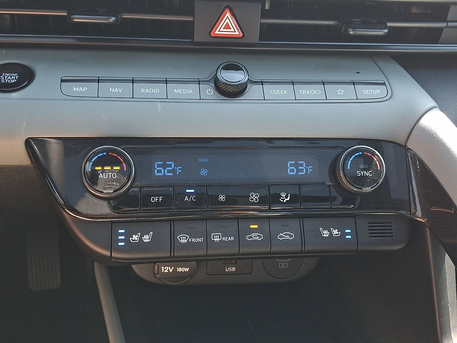 Certified 2025 Hyundai Elantra Limited FWD image 16
