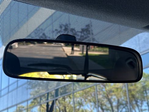 Used 2009 Toyota Yaris 2-Door Hatchback image 35