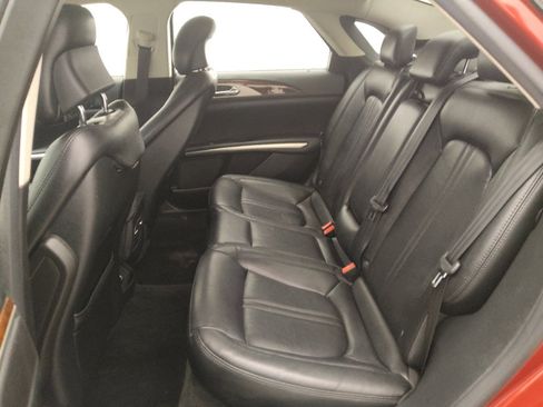 Used 2016 Lincoln MKZ FWD image 18