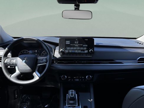 Used 2024 Mitsubishi Outlander SE image 31