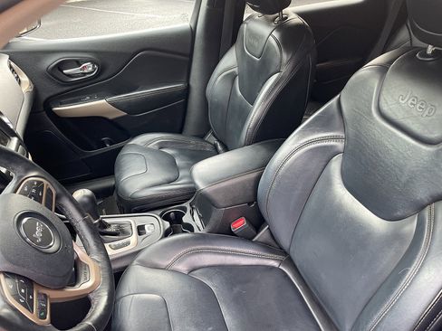Used 2017 Jeep Cherokee Limited image 29