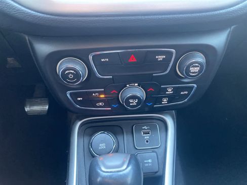 Used 2021 Jeep Compass Latitude image 12