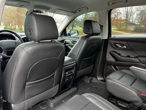 Used 2020 Chevrolet Traverse RS image 16