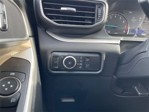 Used 2023 Ford Explorer XLT w/ Equipment Group 202A image 21