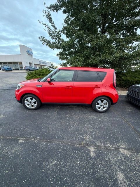 Used 2019 Kia Soul FWD image 2