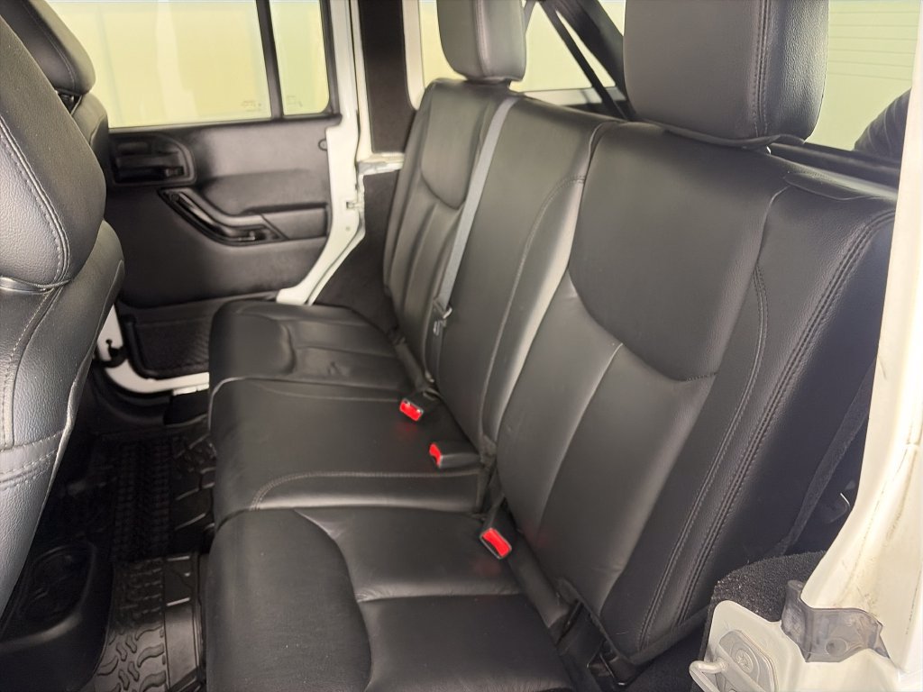 Used 2015 Jeep Wrangler Unlimited Sahara AWD/4WD image 13