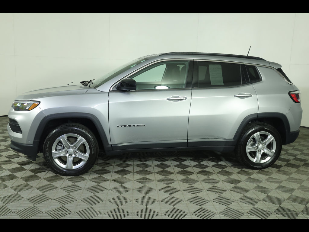 Certified 2023 Jeep Compass Latitude w/ Convenience Group AWD/4WD image 17
