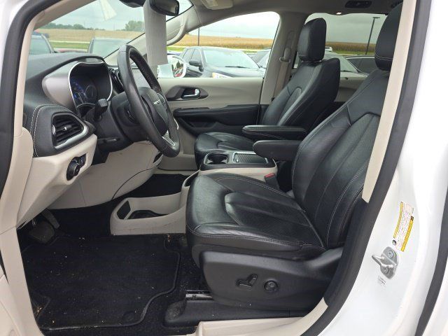 Certified 2022 Chrysler Pacifica Touring-L AWD/4WD image 18