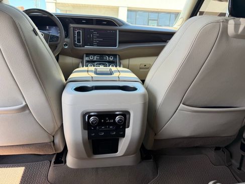 Used 2023 GMC Yukon Denali w/ Denali Reserve Package AWD/4WD image 23