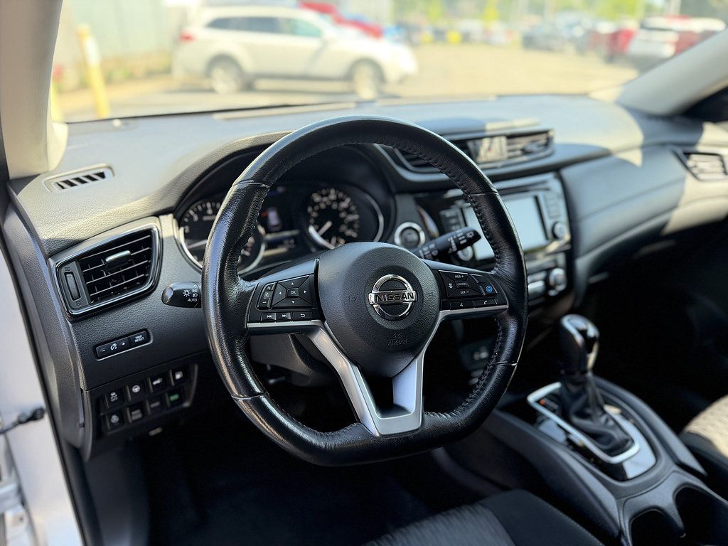 Used 2019 Nissan Rogue SV w/ Premium Package AWD/4WD image 14