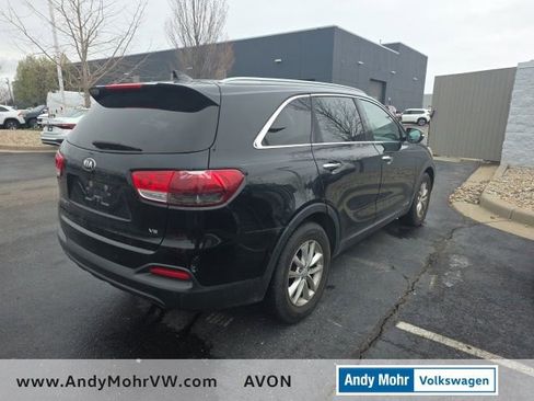 Used 2016 Kia Sorento LX w/ LX Convenience Package image 3