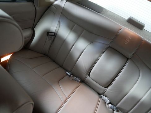 Used 1993 Lincoln Town Car Signature RWD image 12
