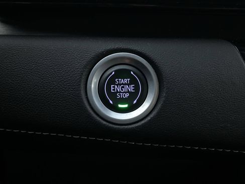 Certified 2022 Cadillac Escalade Luxury image 9