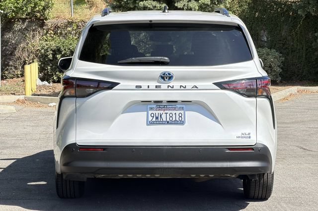 Used 2024 Toyota Sienna XLE FWD image 5