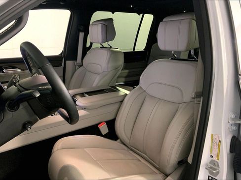 Used 2025 Jeep Grand Wagoneer 4WD image 22