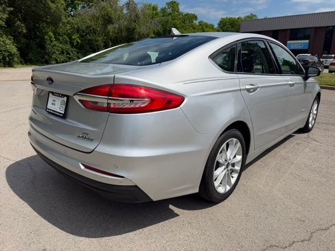 Used 2019 Ford Fusion SE FWD image 4