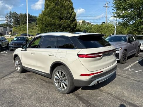 Used 2022 Lincoln Corsair AWD w/ Premium Package image 3