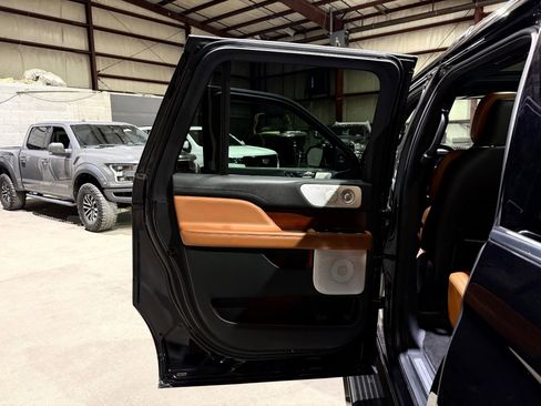 Used 2021 Lincoln Navigator L Reserve image 15