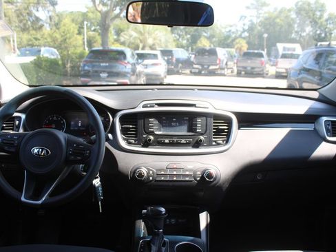Used 2017 Kia Sorento LX FWD image 22