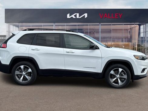 Used 2022 Jeep Cherokee Limited image 3
