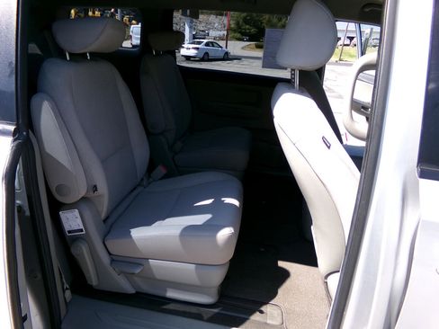 Used 2018 Kia Sedona L image 22
