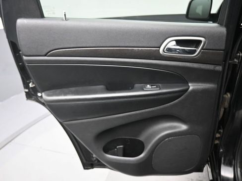 Used 2017 Jeep Grand Cherokee Altitude image 29