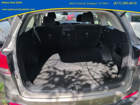 Used 2018 Kia Sorento FWD image 11