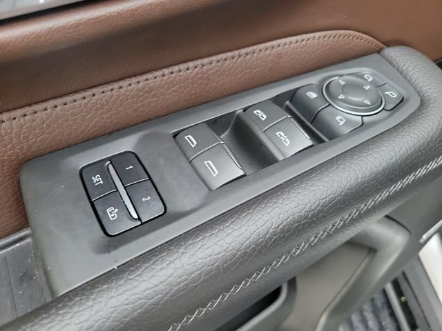 Used 2022 GMC Yukon XL Denali RWD image 12