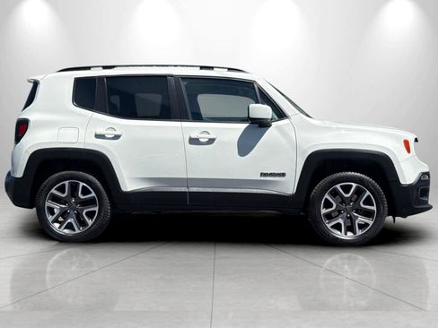 Used 2017 Jeep Renegade Latitude w/ Popular Equipment Group AWD/4WD image 8
