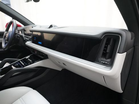 Certified 2025 Porsche Cayenne S AWD/4WD image 26