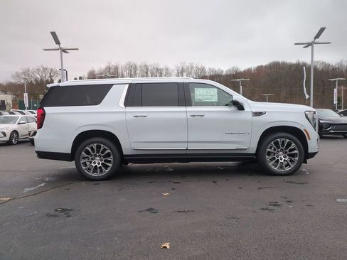 New 2026 GMC Yukon XL Denali w/ Denali Reserve Package AWD/4WD image 4