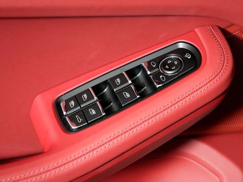 New 2026 Porsche Macan GTS image 15