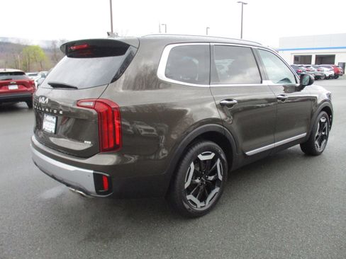 Used 2023 Kia Telluride S w/ S Sunroof Package image 5