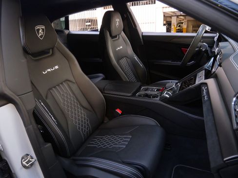 Used 2024 Lamborghini Urus Performante image 8