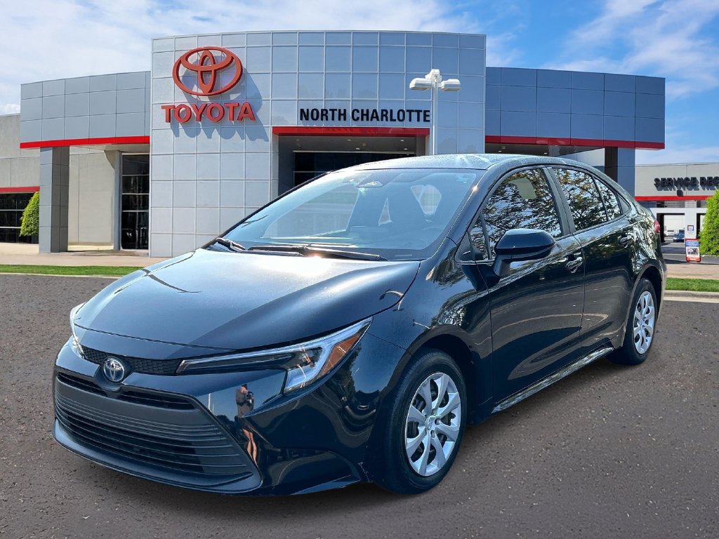 Used 2024 Toyota Corolla LE FWD image 3