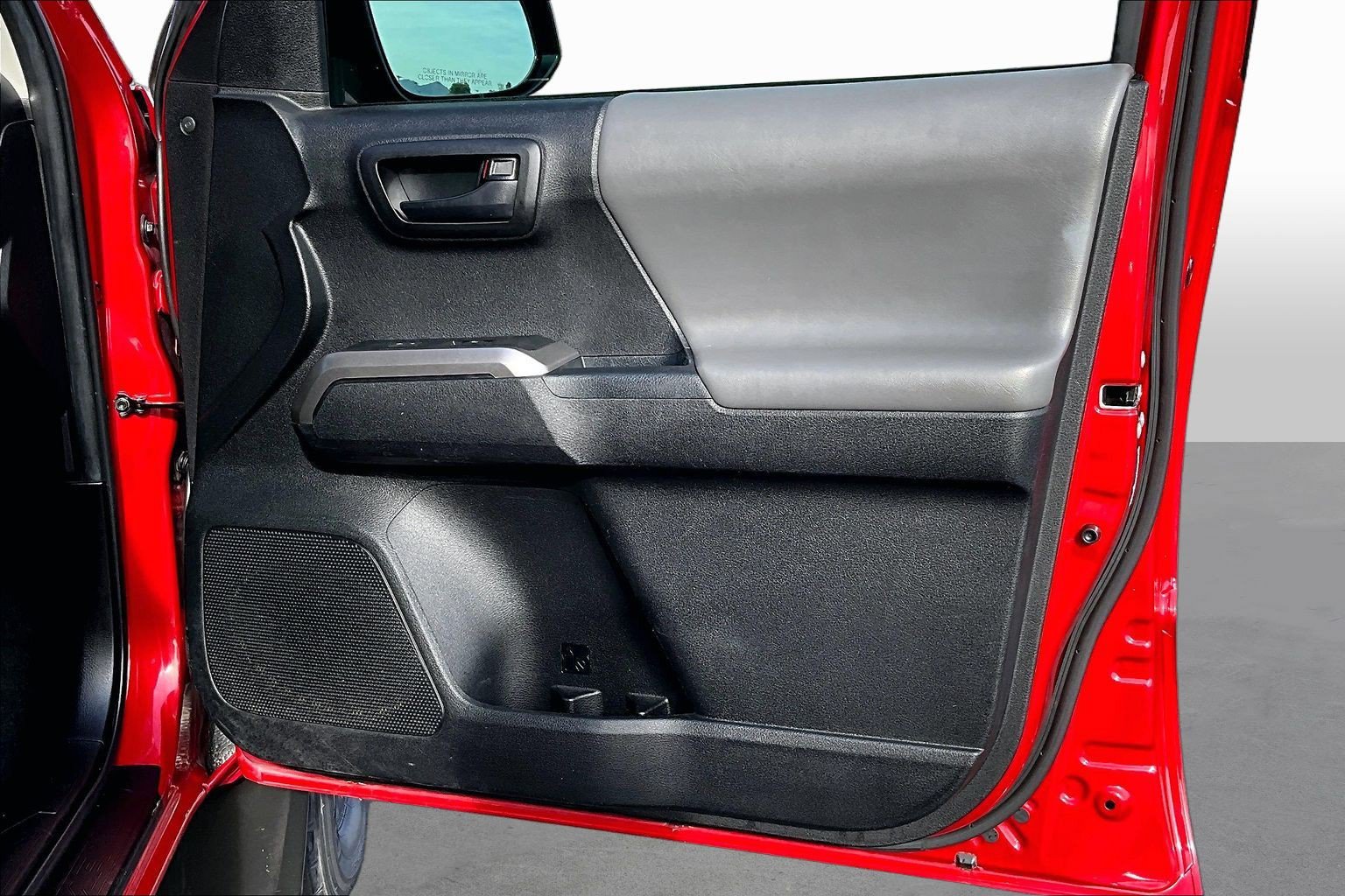 Used 2022 Toyota Tacoma SR5 w/ SR5 Appearance Package (SM) RWD image 18