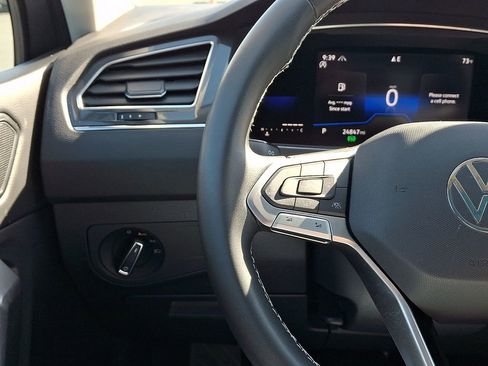 Certified 2023 Volkswagen Tiguan SE w/ Panoramic Sunroof Package image 21