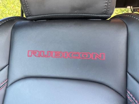 Used 2024 Jeep Wrangler Unlimited Rubicon w/ Technology Group AWD/4WD image 19
