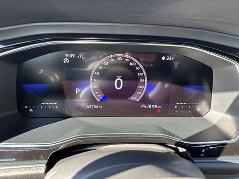 Used 2023 Volkswagen Jetta SE image 16