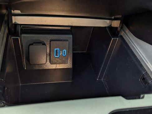 Certified 2022 Ford Explorer XLT w/ Equipment Group 202A image 31