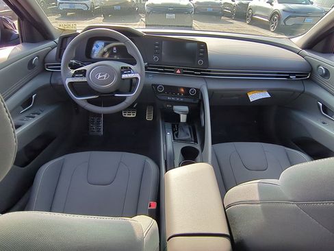 Used 2025 Hyundai Elantra Sport image 19