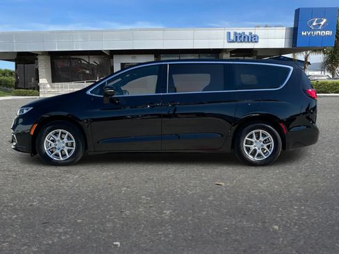 Used 2026 Chrysler Pacifica Select FWD image 6