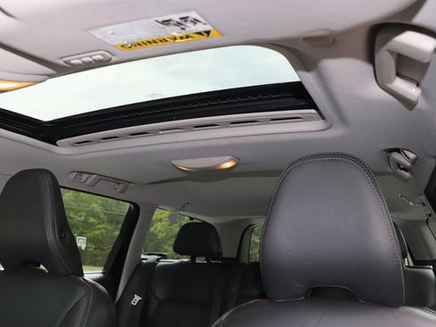 Used 2011 Volvo XC70 T6 image 24