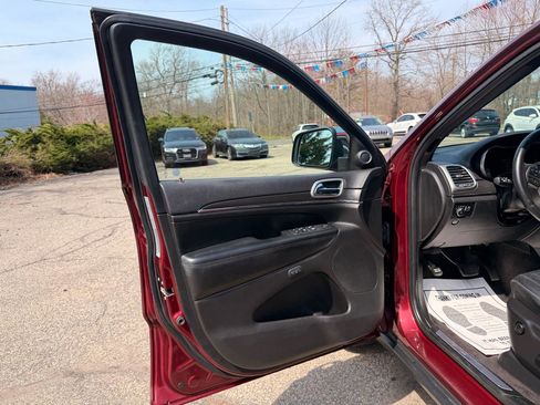 Used 2018 Jeep Grand Cherokee Limited image 19