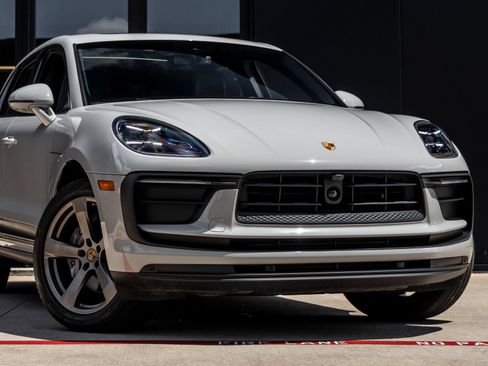 Used 2024 Porsche Macan AWD/4WD image 9