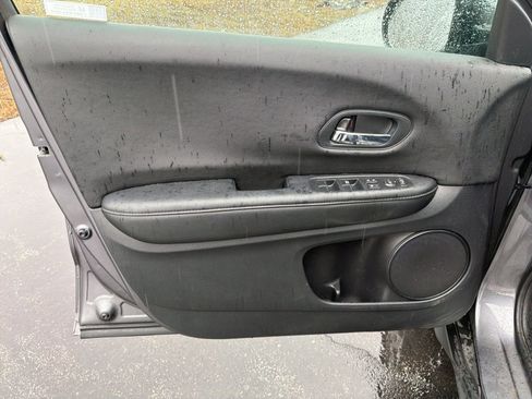 Used 2022 Honda HR-V LX image 11