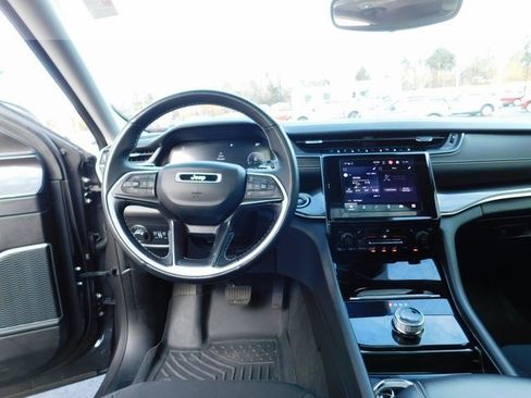 Used 2022 Jeep Grand Cherokee Laredo w/ Luxury Tech Group I image 37