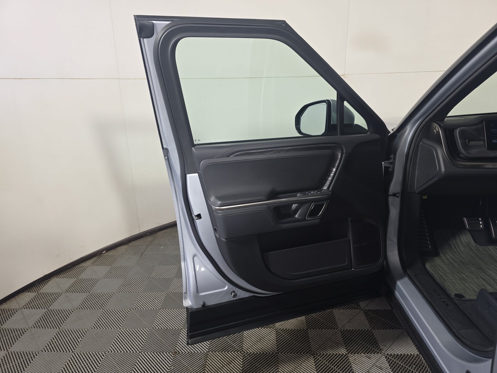 Used 2022 Rivian R1S Launch Edition Quad AWD/4WD image 14