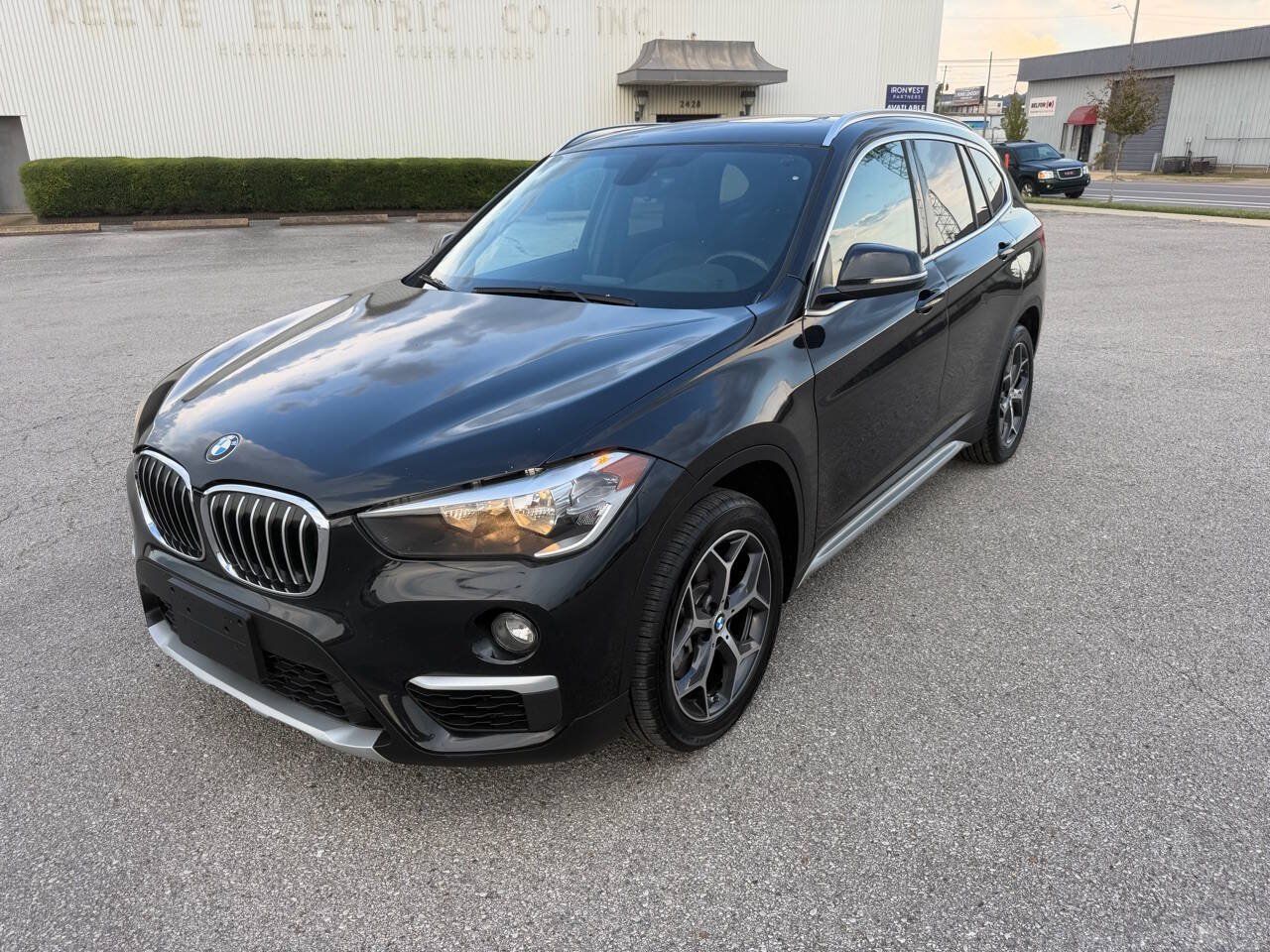 Used 2018 BMW X1 xDrive28i w/ Convenience Package AWD/4WD image 1