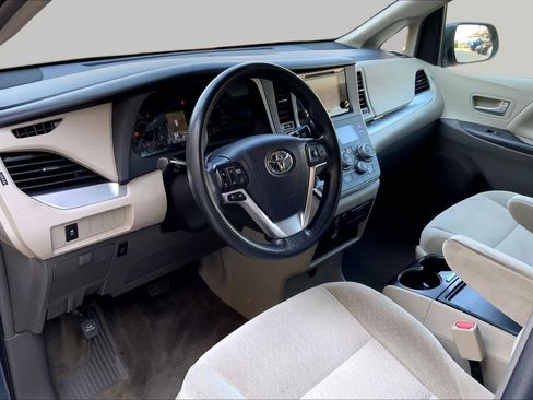 Used 2015 Toyota Sienna LE AWD/4WD image 18